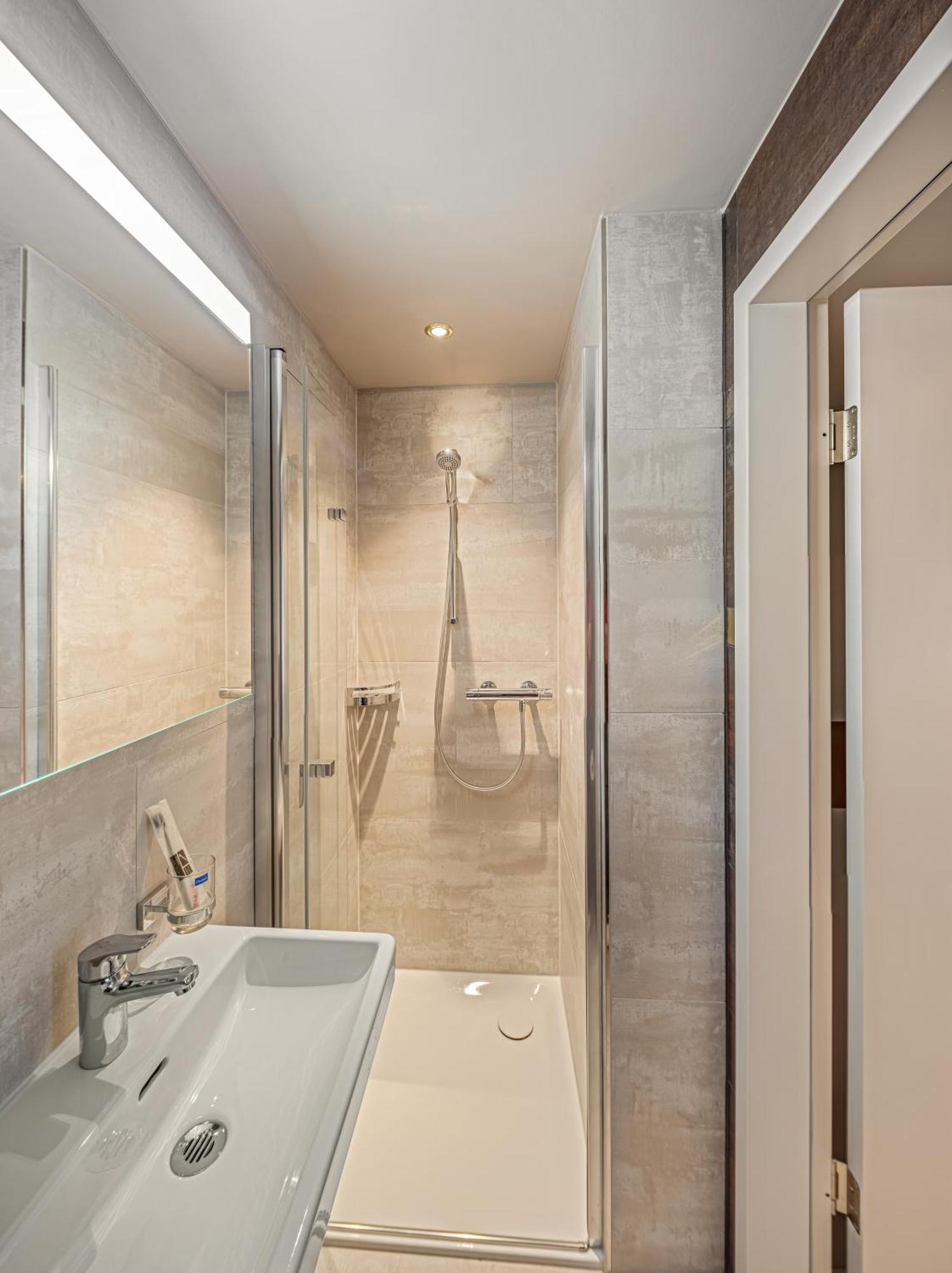 Hotel Ruetli Am Bahnhof Rueti Zh Ruti  外观 照片